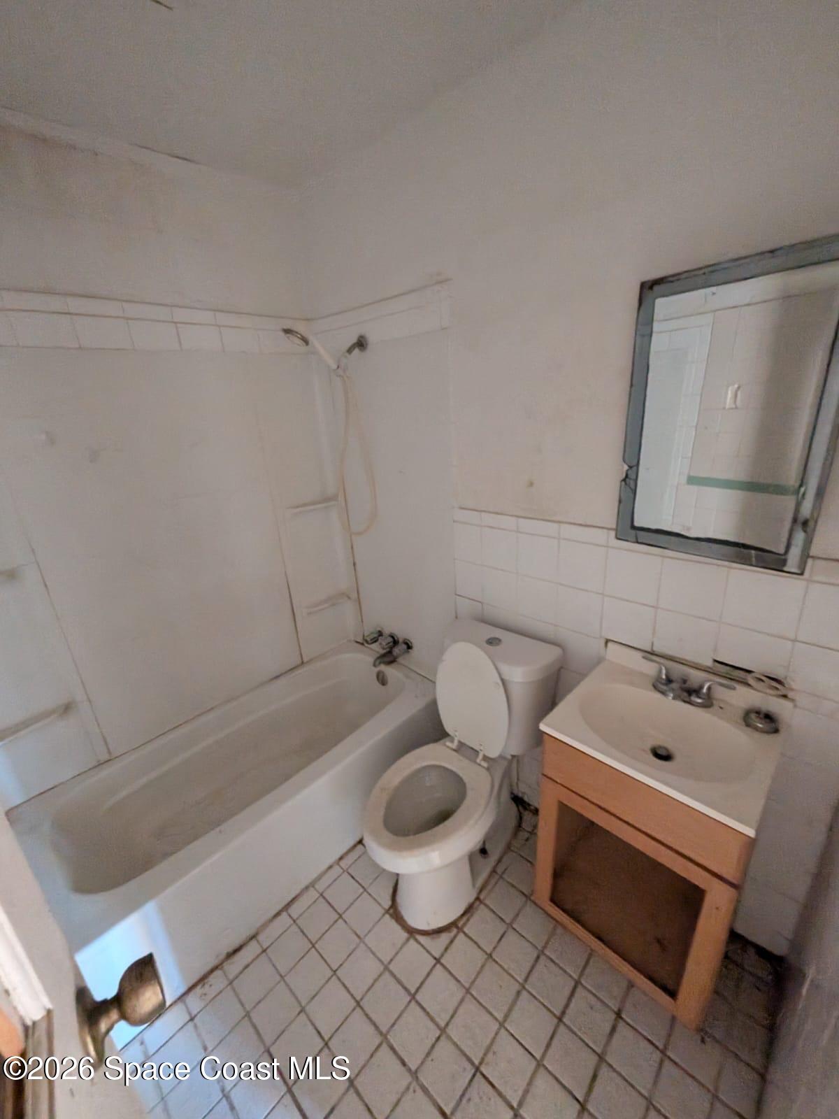 545 Easy Street Merritt Island, FL 32953 - Photo 5 of 9 a bathroom with a toilet and a bathtub