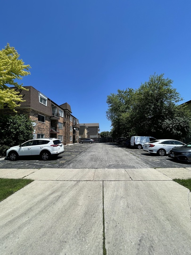6027 103rd Street, Unit 3C Chicago Ridge, IL 60415 - Photo 3 of 13