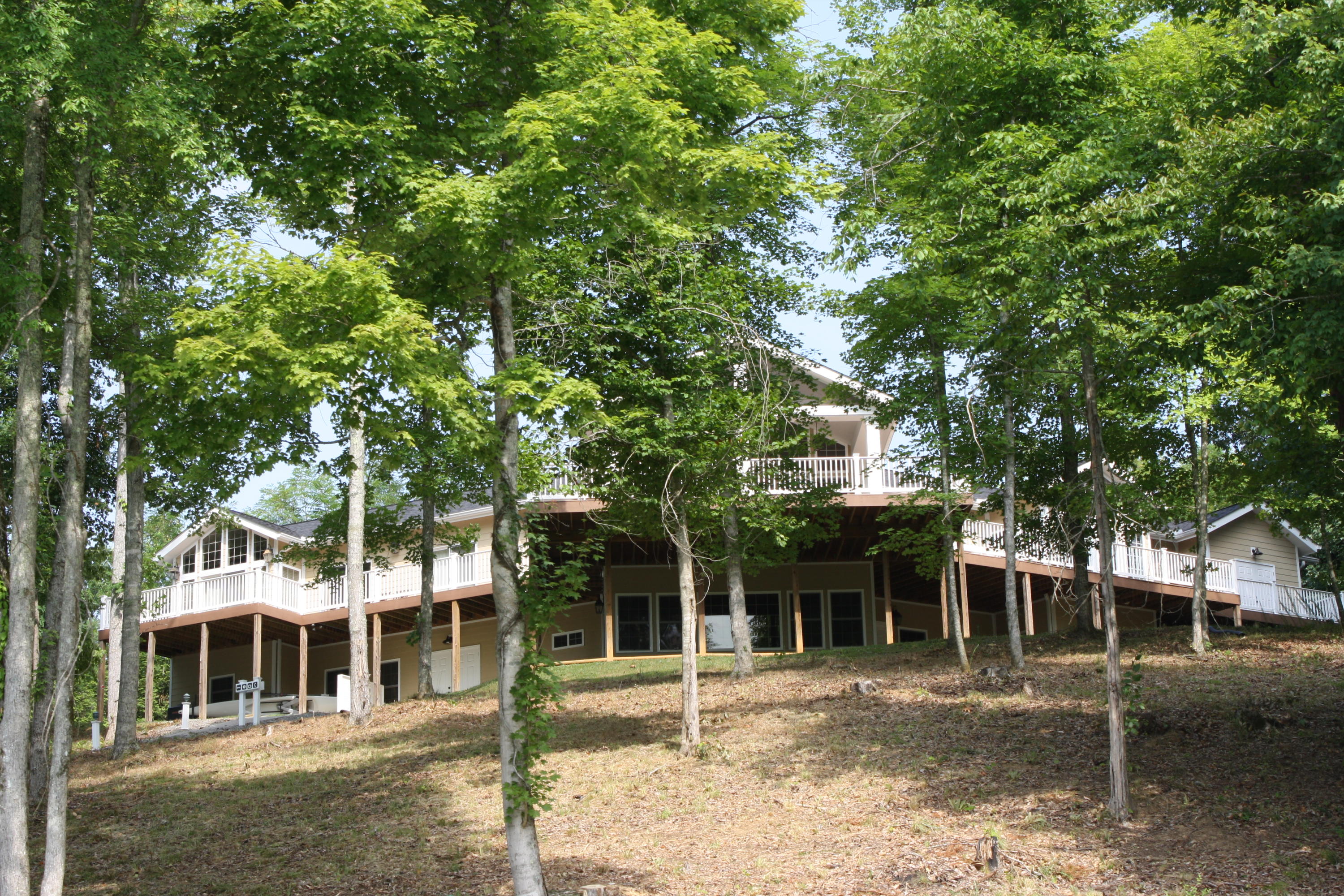 365 Lick Branch Road New Tazewell, TN 37825 - Photo 2 of 38 -