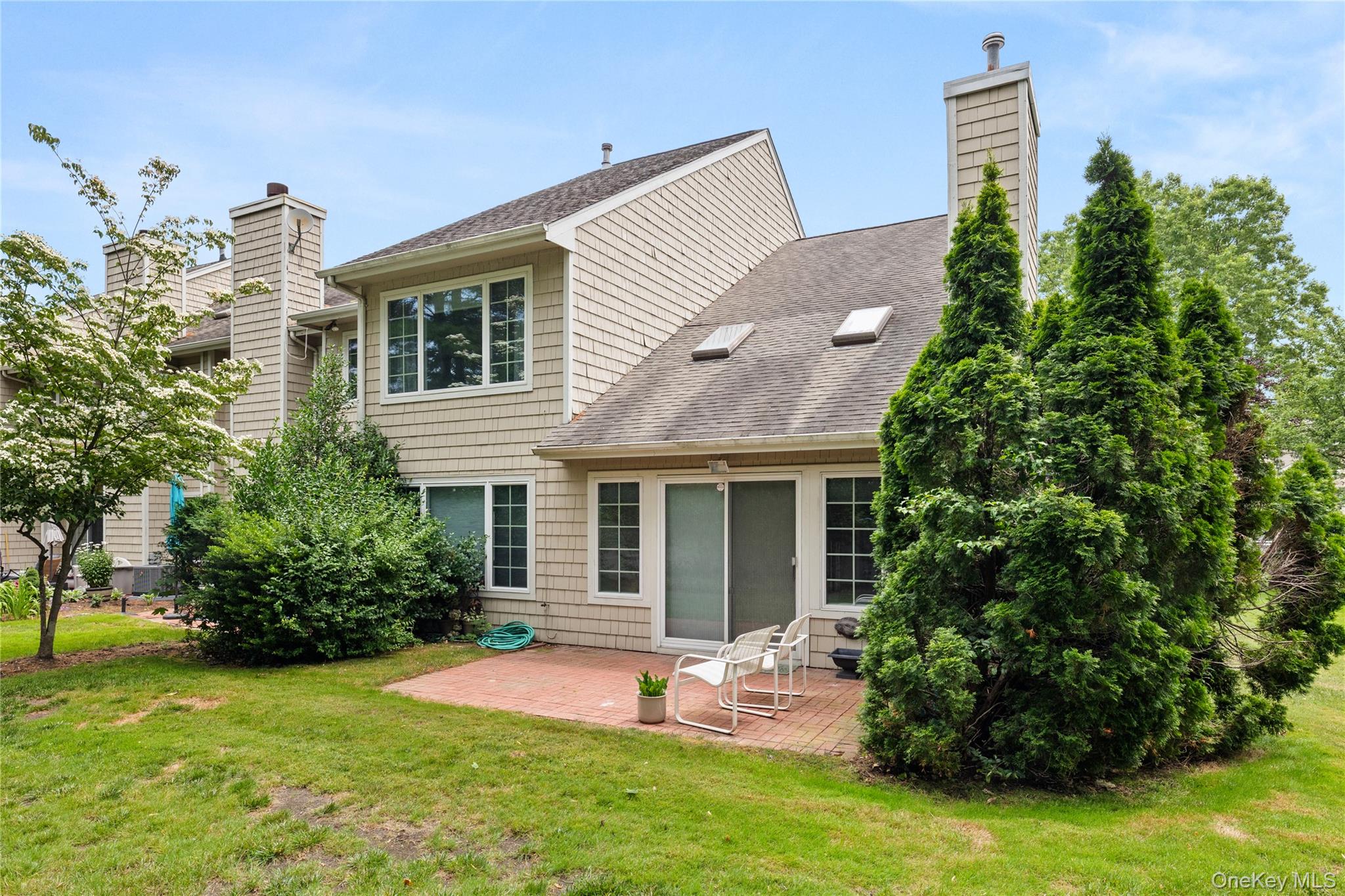 34 Cedar Ridge Lane Bay Shore, NY 11706 - Photo 19 of 27 a front view of a house with a garden