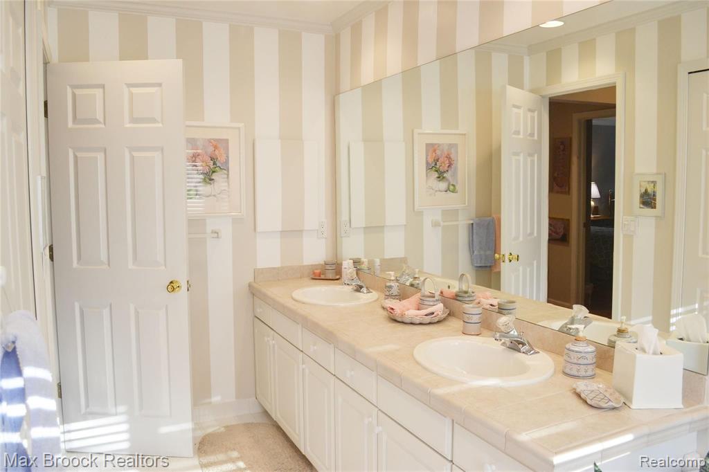 3795 Warwick Drive Rochester Hills, MI 48309 - Photo 38 of 51