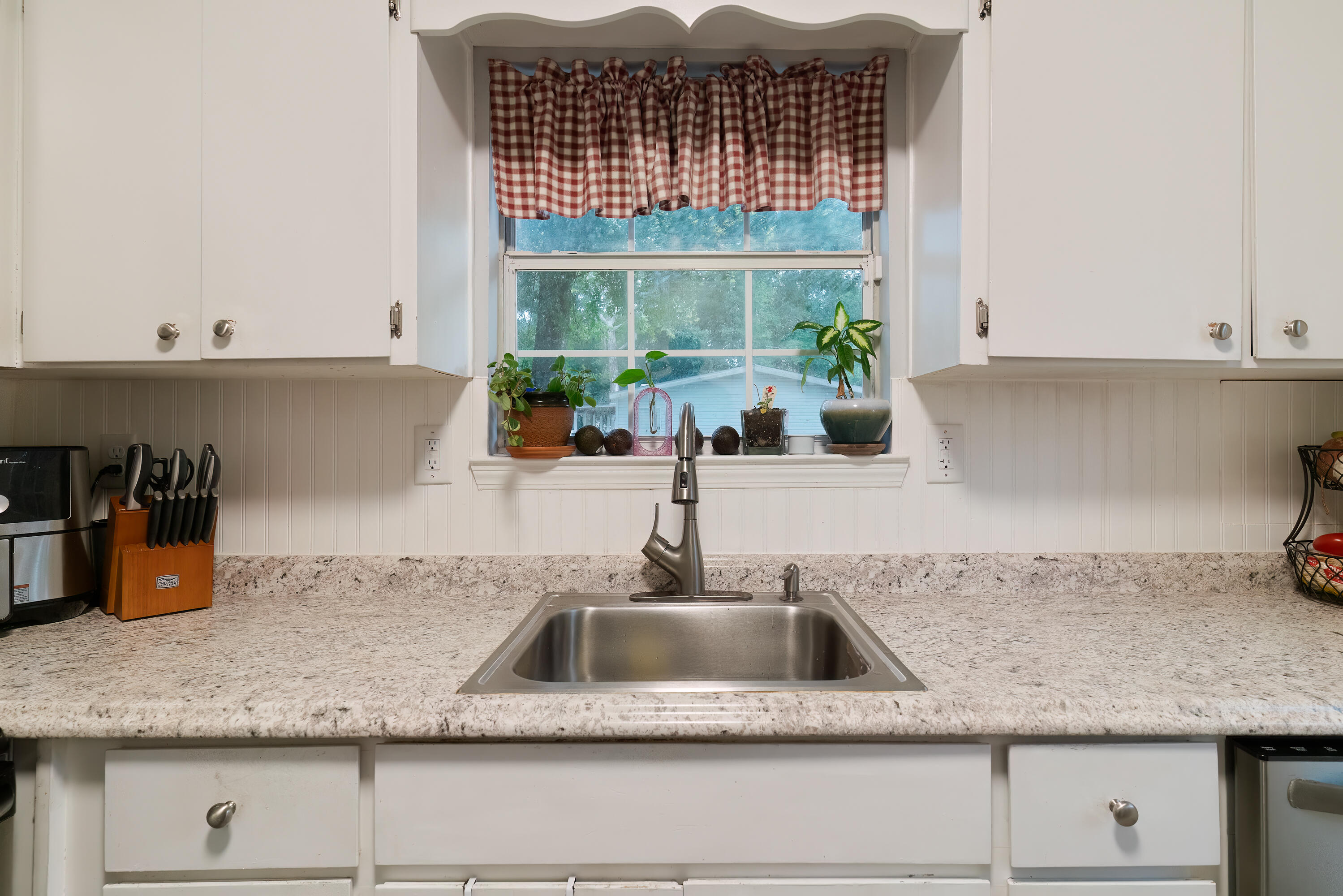 406 Cooper Street Crestview, FL 32539 - Photo 14 of 32 a kitchen with granite countertop a sink and a granite counter tops