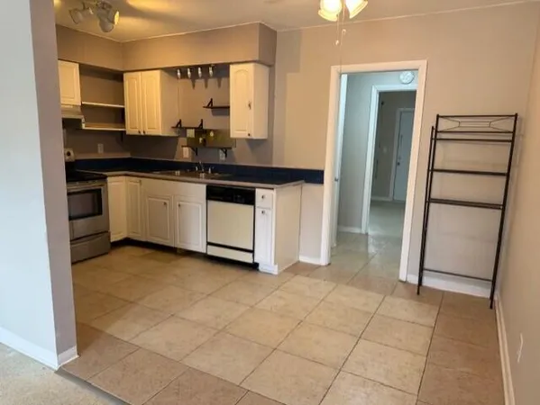 $1,300 | 1825 North 17th Court, Unit 7, Hollywood, FL 33020