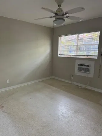 $1,300 | 1825 North 17th Court, Unit 7, Hollywood, FL 33020