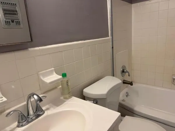 $1,300 | 1825 North 17th Court, Unit 7, Hollywood, FL 33020