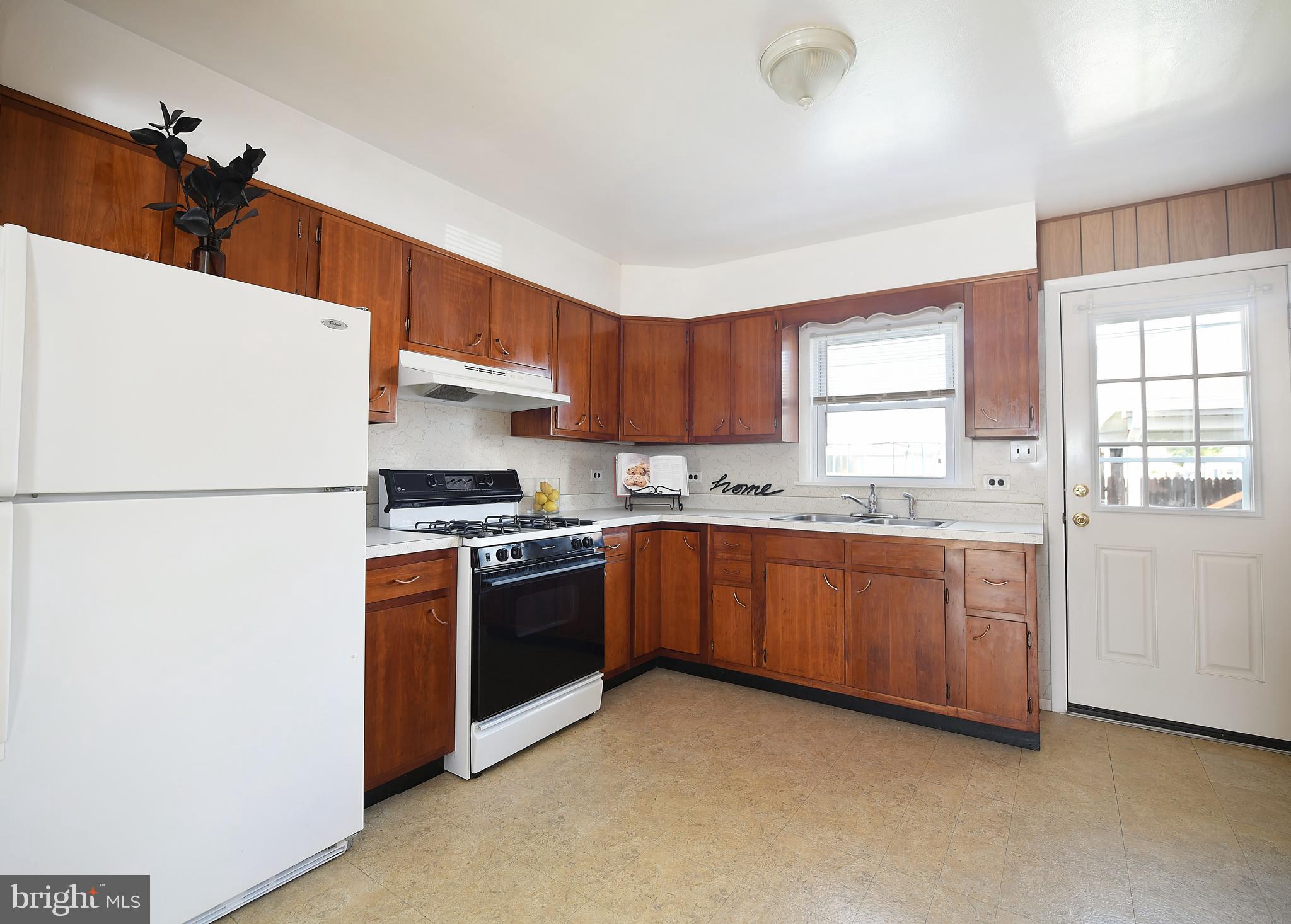 8226 Longpoint Road Dundalk, MD 21222 - Photo 14 of 31