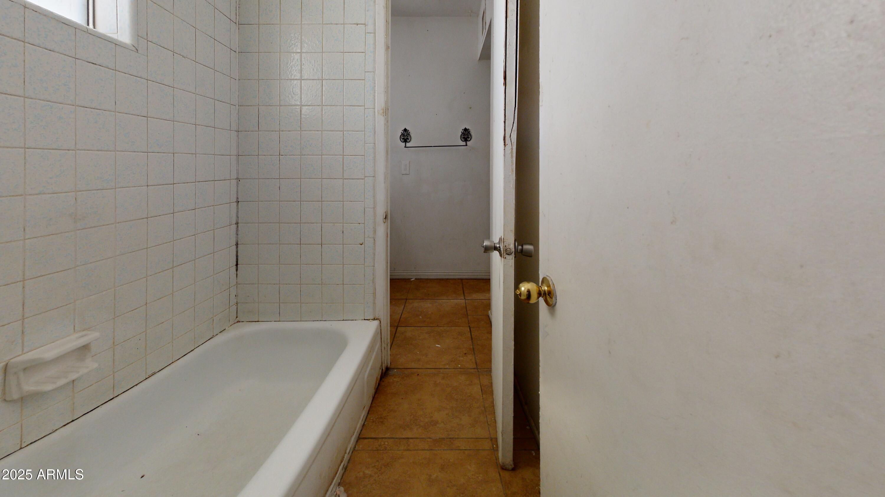 2351 South Royal Palm Road Apache Junction, AZ 85119 - Photo 13 of 21 a bathroom with a bathtub