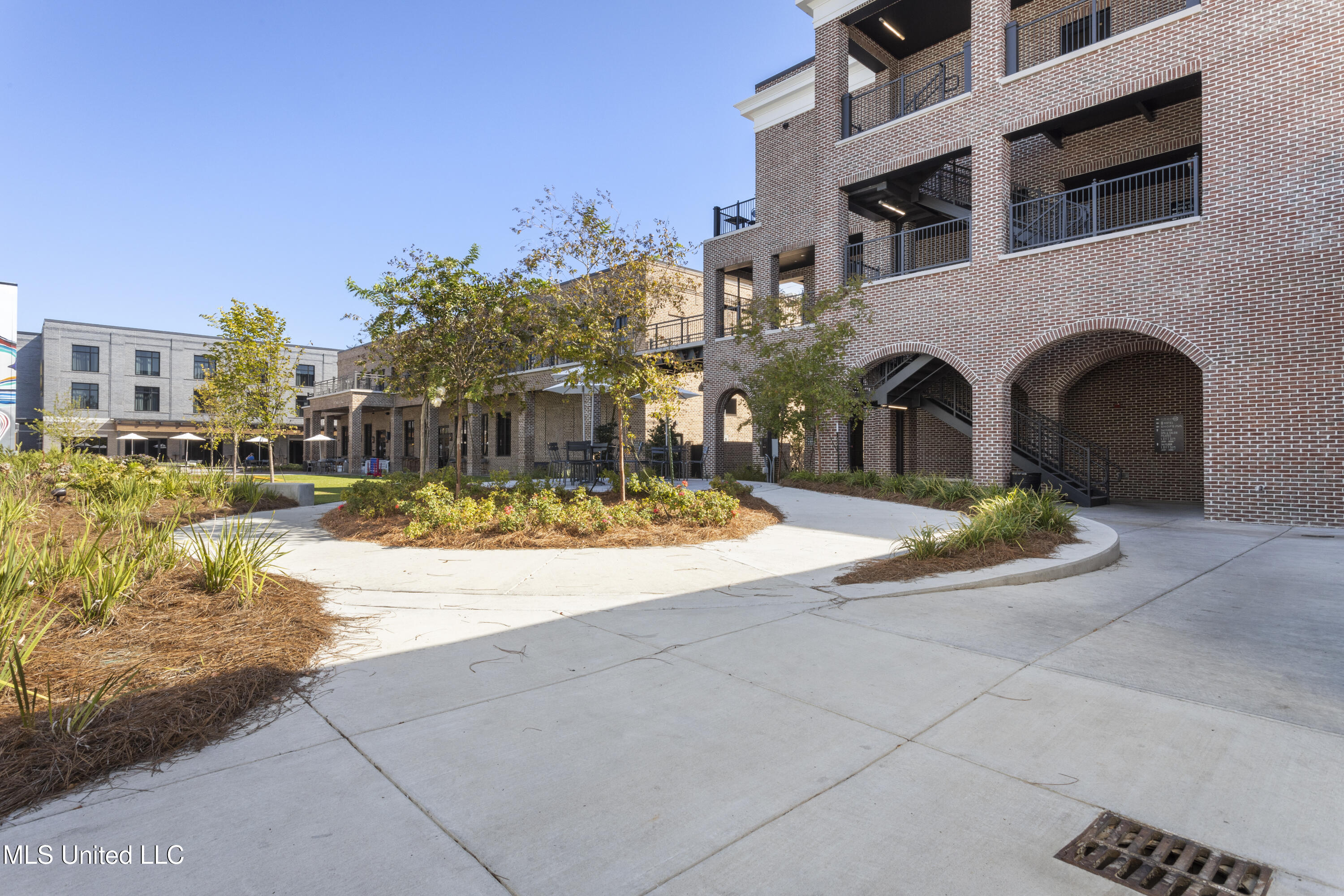 1515 Government Street, Unit A302 Ocean Springs, MS 39564 - Photo 34 of 38 Common Space