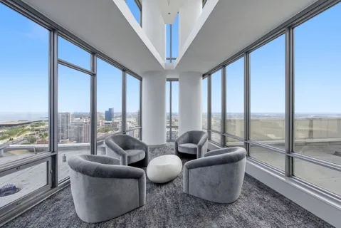 $599,900 | 100 East 14th Street, Unit 2706, Chicago, IL 60605