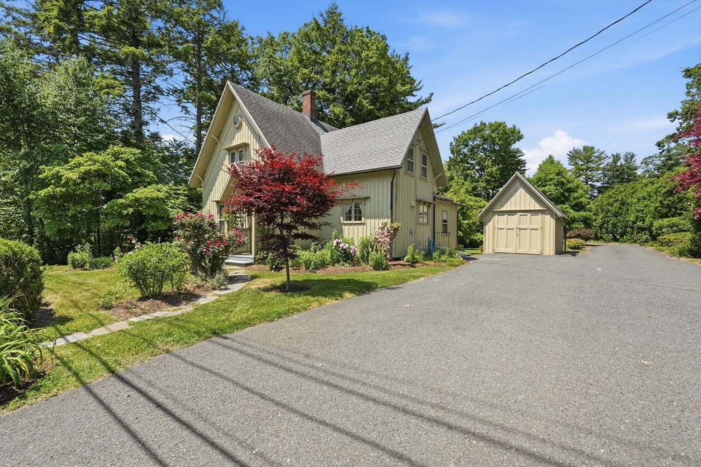 38 Round Hill Road Northampton, MA 01060 - Photo 3 of 42