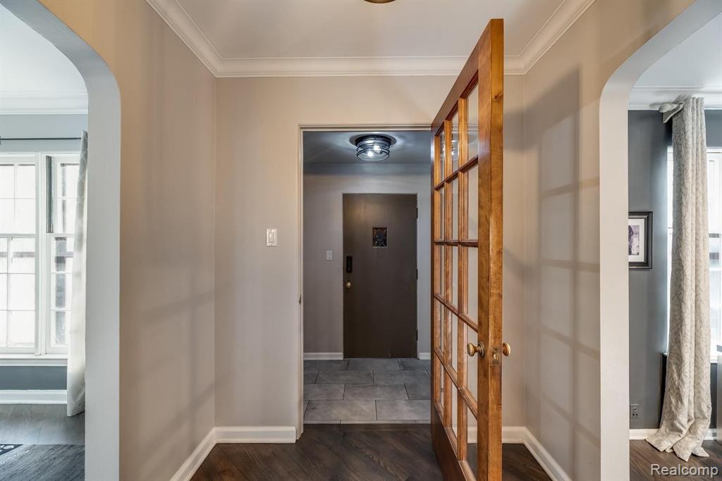518 Barrington Road Grosse Pointe, MI 48230 - Photo 5 of 64