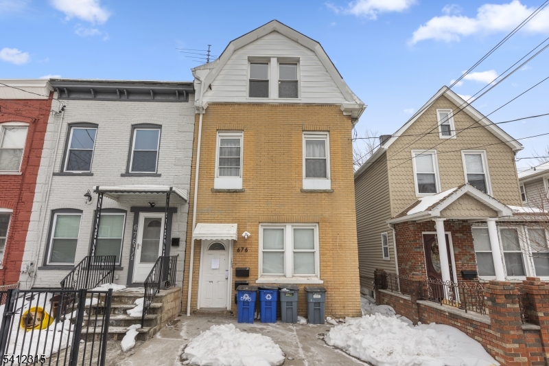 676 Chestnut Street, Unit 3 Kearny, NJ 07032 - Photo 21 of 21 a front view of a house