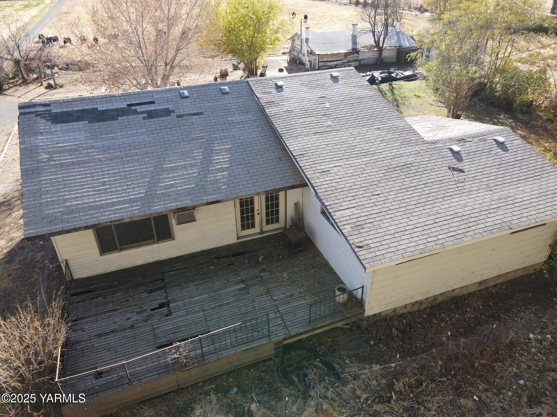 152602 West Atwood Road Prosser, WA 99350 - Photo 4 of 19 a view of a house with a yard