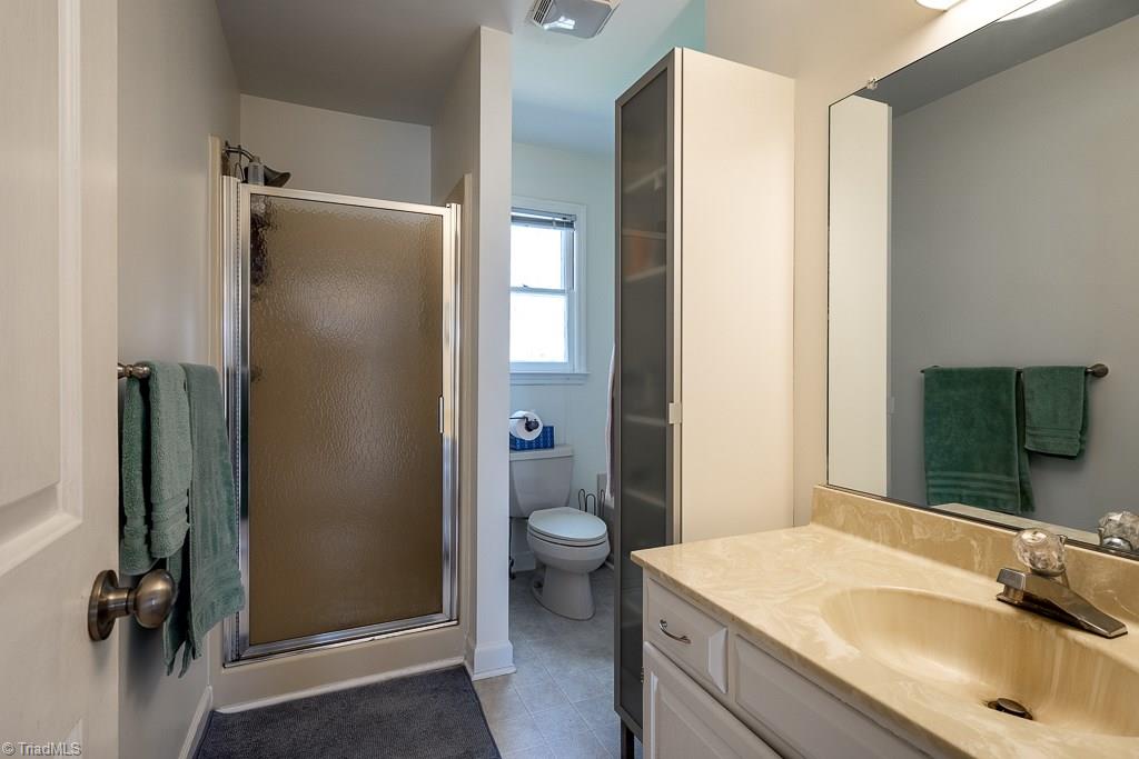 2611 Farmbrook Road Winston-Salem, NC 27103 - Photo 15 of 30 Master Bath