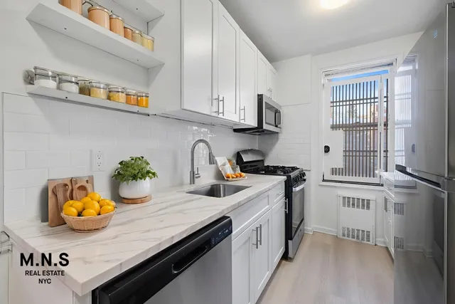 $399,000 | 143-25 84th Drive, Unit 3J | Briarwood