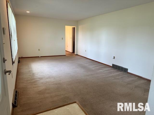 1678 Liberty Road Jacksonville, IL 62650 - Photo 3 of 35