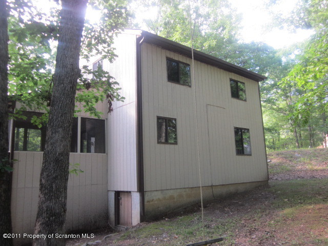 1971 Pine Ridge Drive West Bushkill, PA 18324 - Photo 2 of 10 Gallery Image 2