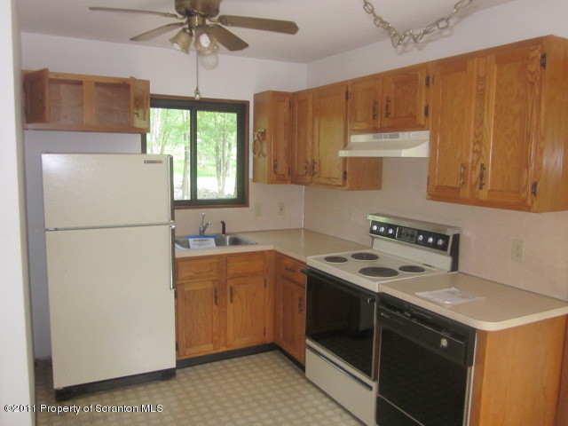 1971 Pine Ridge Drive West Bushkill, PA 18324 - Photo 3 of 10 Gallery Image 3