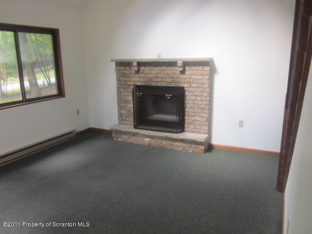 1971 Pine Ridge Drive West Bushkill, PA 18324 - Photo 4 of 10 Gallery Image 4