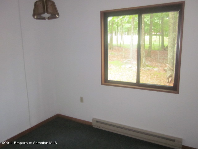 1971 Pine Ridge Drive West Bushkill, PA 18324 - Photo 7 of 10 Gallery Image 7