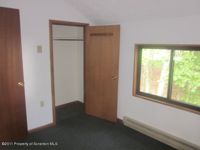 1971 Pine Ridge Drive West Bushkill, PA 18324 - Photo 8 of 10 Gallery Image 8