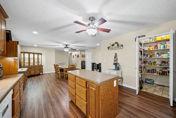 $550,000 | 1038 Phillip Drive, Portland, TN 37148
