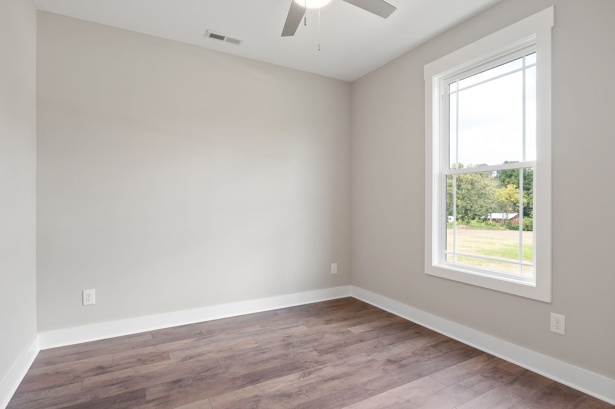 1095 Arch Cope Road Morrison, TN 37357 - Photo 14 of 29 an empty room with a window