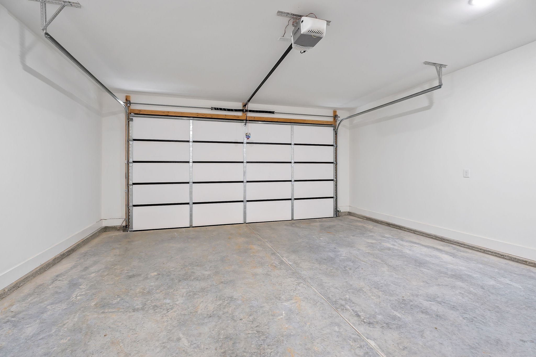 1095 Arch Cope Road Morrison, TN 37357 - Photo 24 of 29 a view of a garage