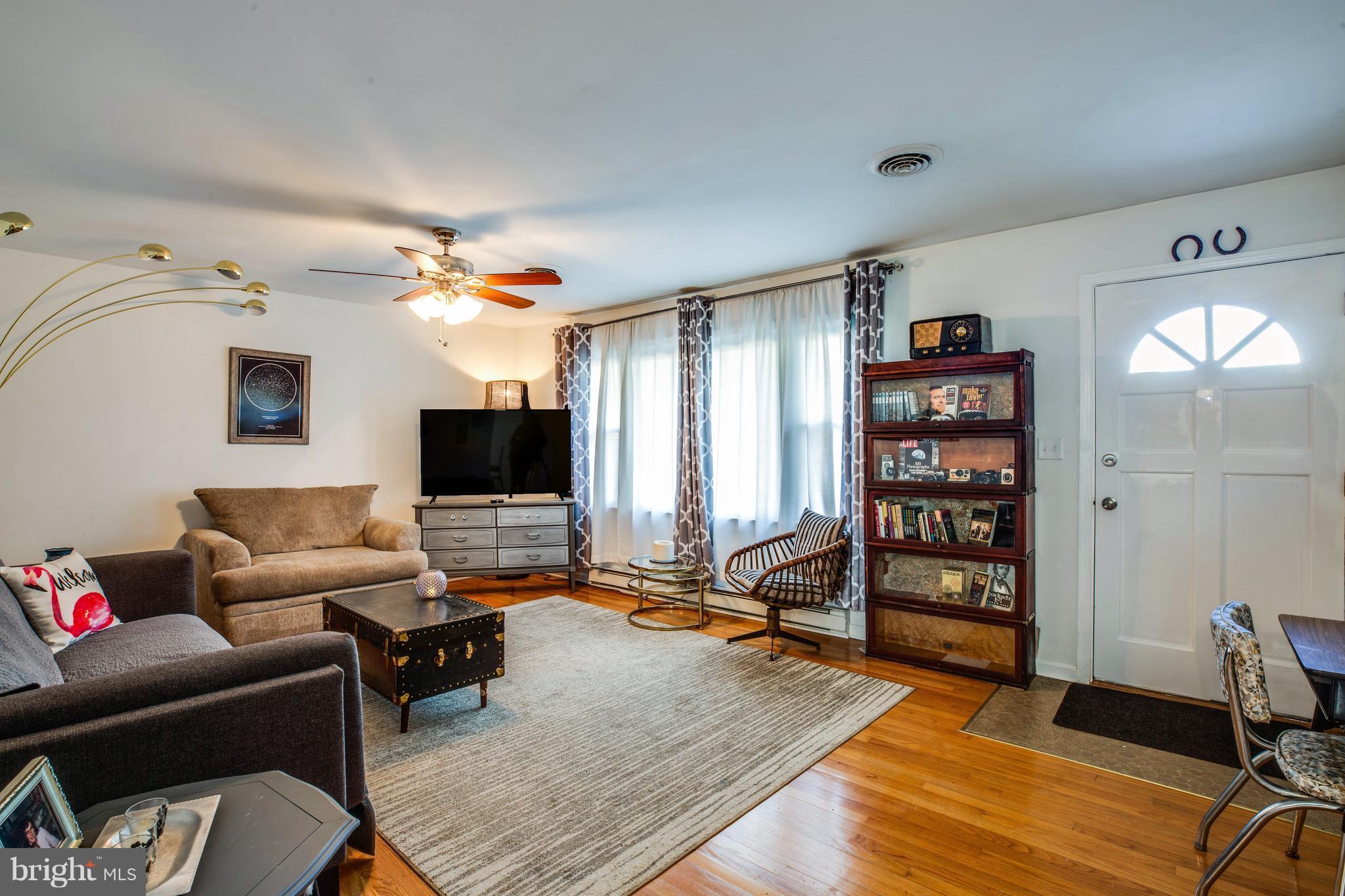 111 Sandy Ridge Road Fredericksburg, VA 22405 - Photo 3 of 29 Living Room