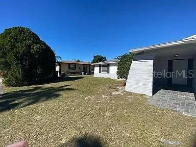 a view of a house with a yard