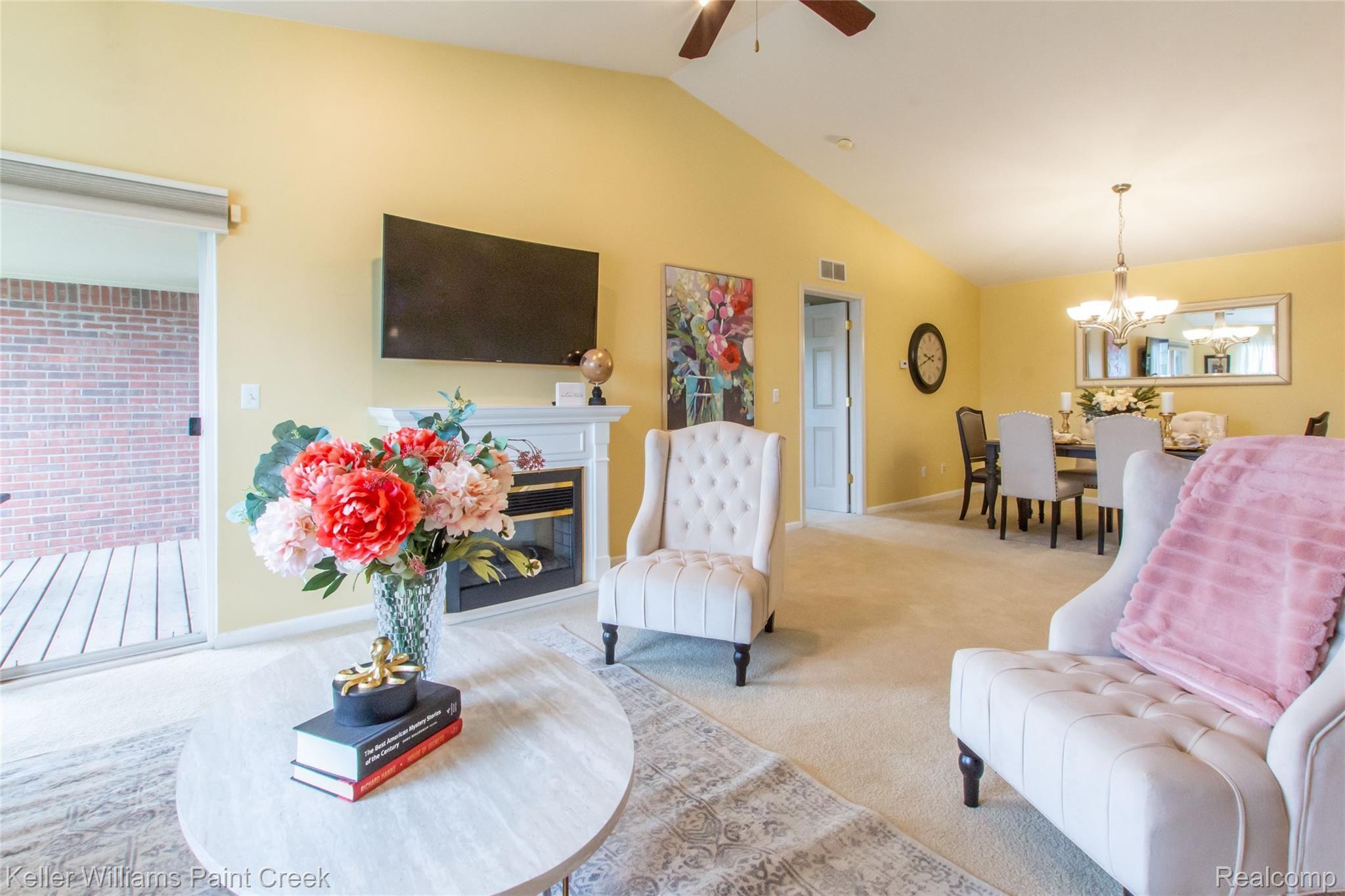 1934 Flagstone Circle Rochester, MI 48307 - Photo 12 of 36 03 living room 5.jpg