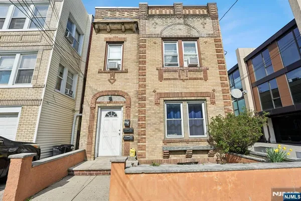 $1,950 | 7 Bender Place, Unit 3, Cliffside Park, NJ 07010
