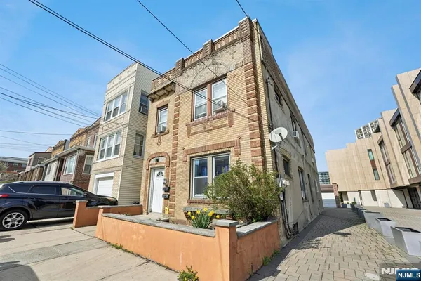$1,950 | 7 Bender Place, Unit 3, Cliffside Park, NJ 07010