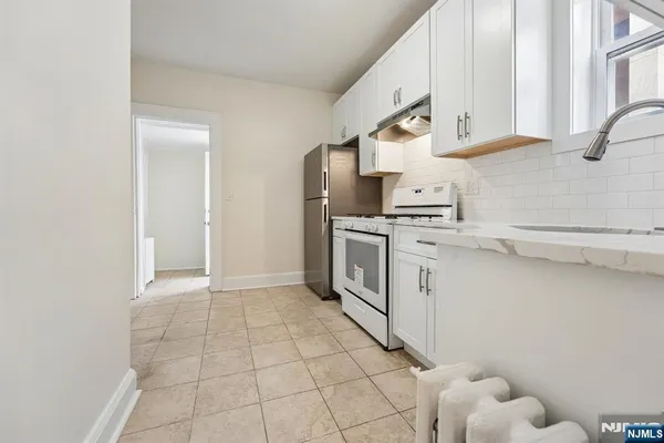 $1,950 | 7 Bender Place, Unit 3, Cliffside Park, NJ 07010