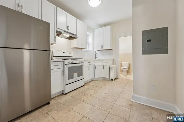 $1,950 | 7 Bender Place, Unit 3, Cliffside Park, NJ 07010
