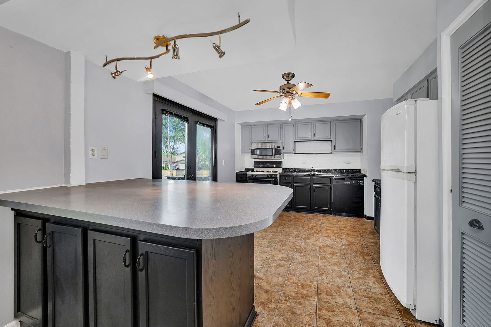 551 Falconridge Way Bolingbrook, IL 60440 - Photo 8 of 28