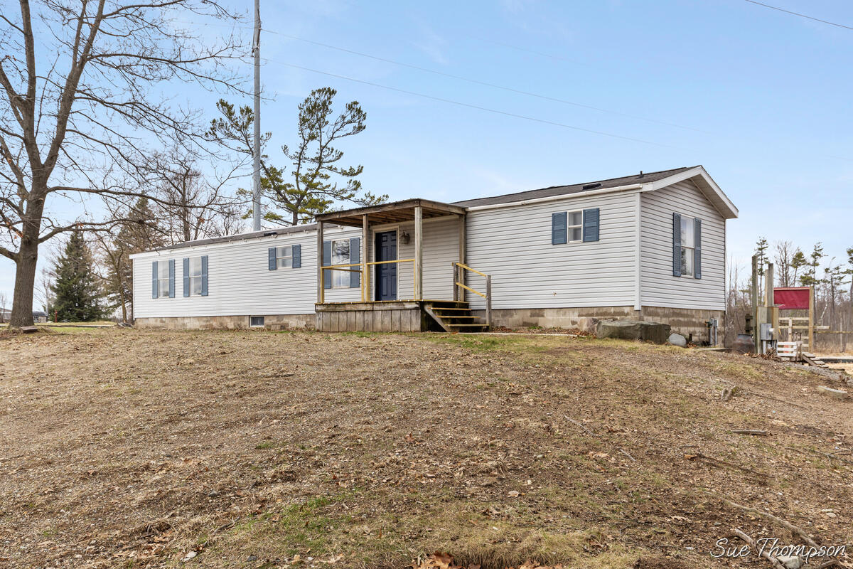 3216 Lakeside Drive Stanton, MI 48888 - Photo 4 of 25 3216-Lakeside_004
