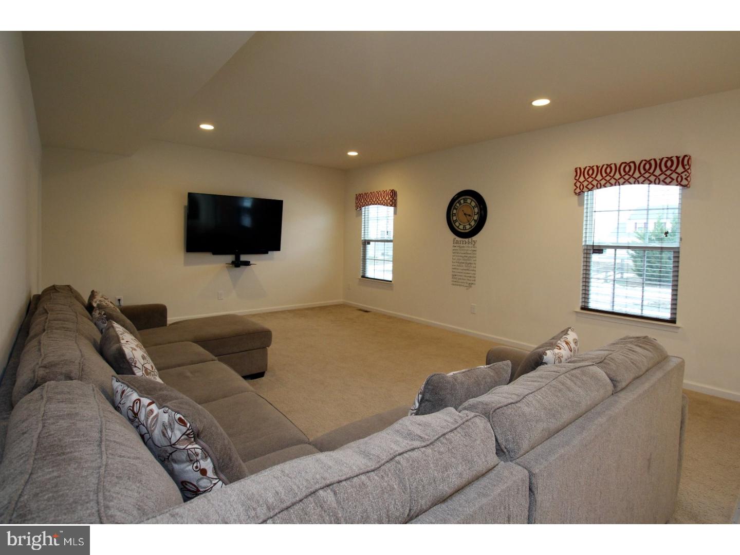 70 Foxtrail Road Smyrna, DE 19977 - Photo 8 of 19 Family Room