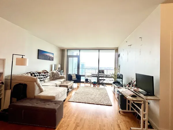 $2,550 | 100 East 14th Street, Unit 2108, Chicago, IL 60605