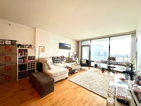 $2,550 | 100 East 14th Street, Unit 2108, Chicago, IL 60605