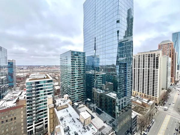 $2,550 | 100 East 14th Street, Unit 2108, Chicago, IL 60605