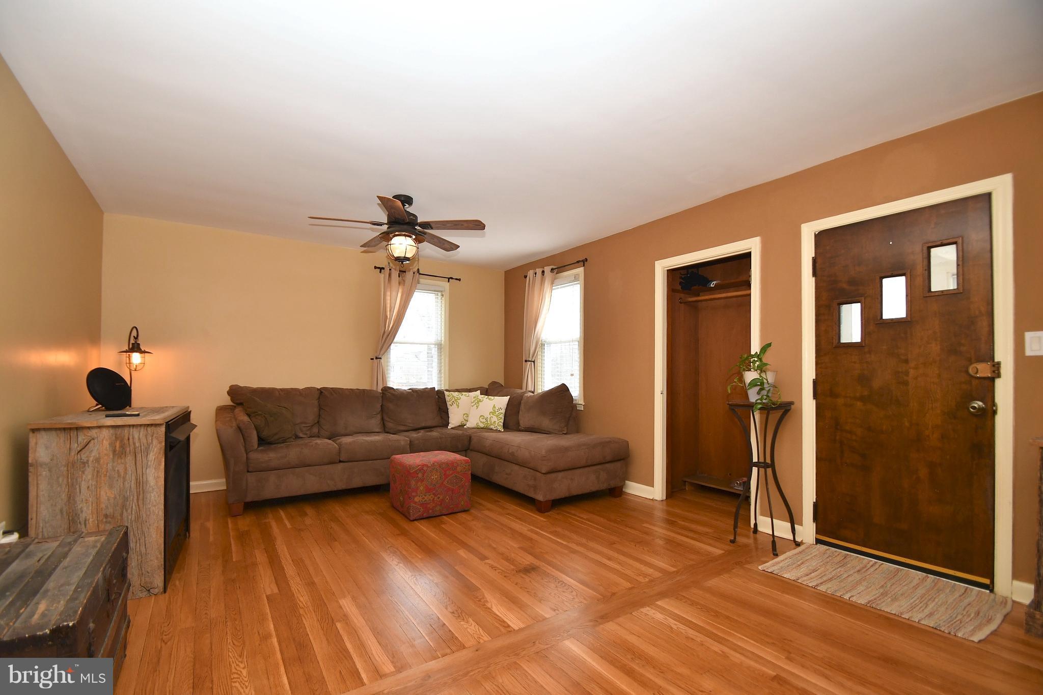 2208 Turkey Point Road Baltimore, MD 21221 - Photo 3 of 27 Family Room