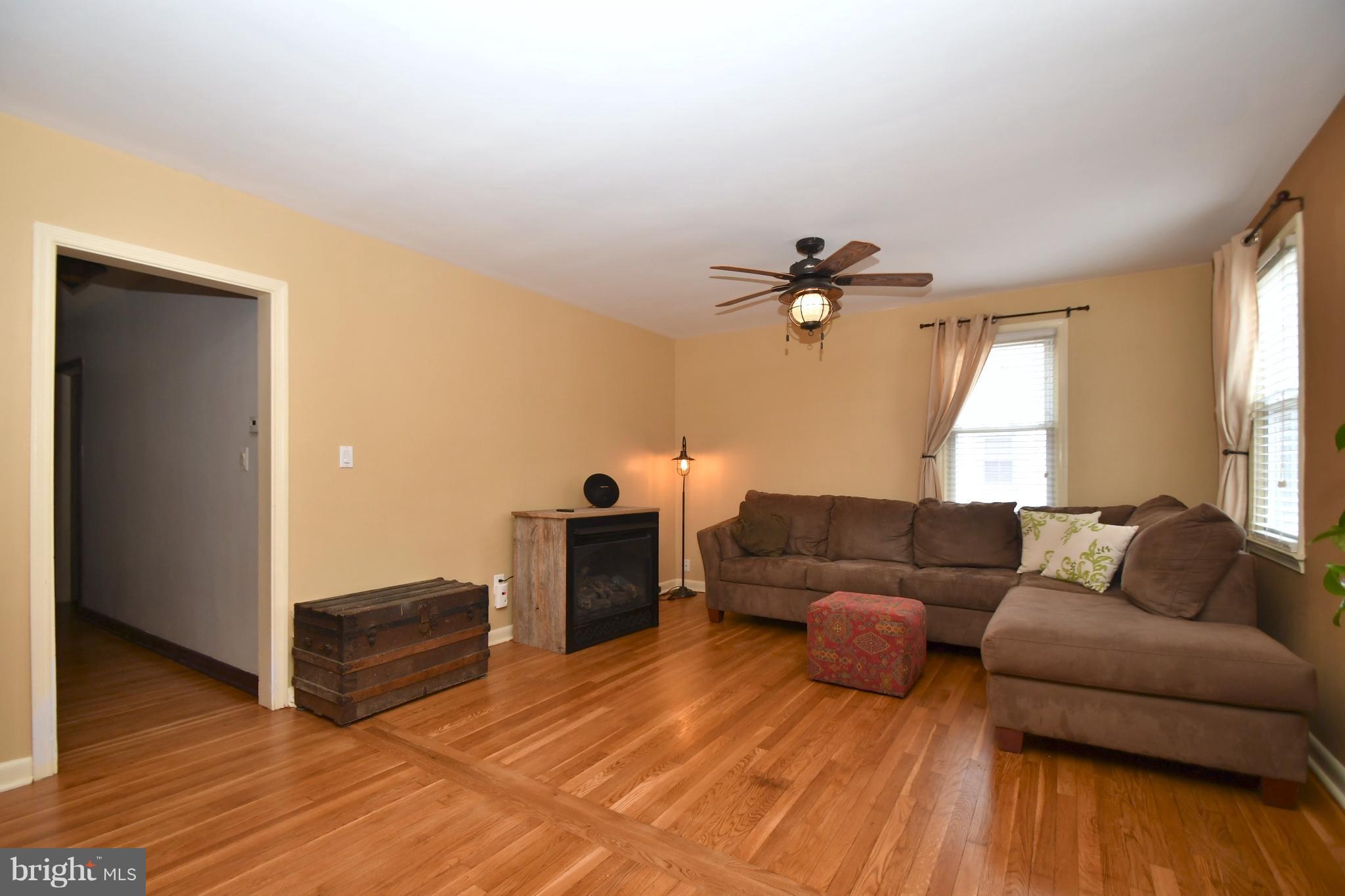 2208 Turkey Point Road Baltimore, MD 21221 - Photo 4 of 27 Interior (General)