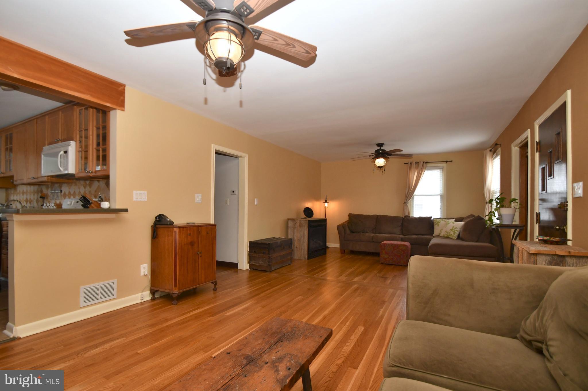 2208 Turkey Point Road Baltimore, MD 21221 - Photo 5 of 27 Family Room