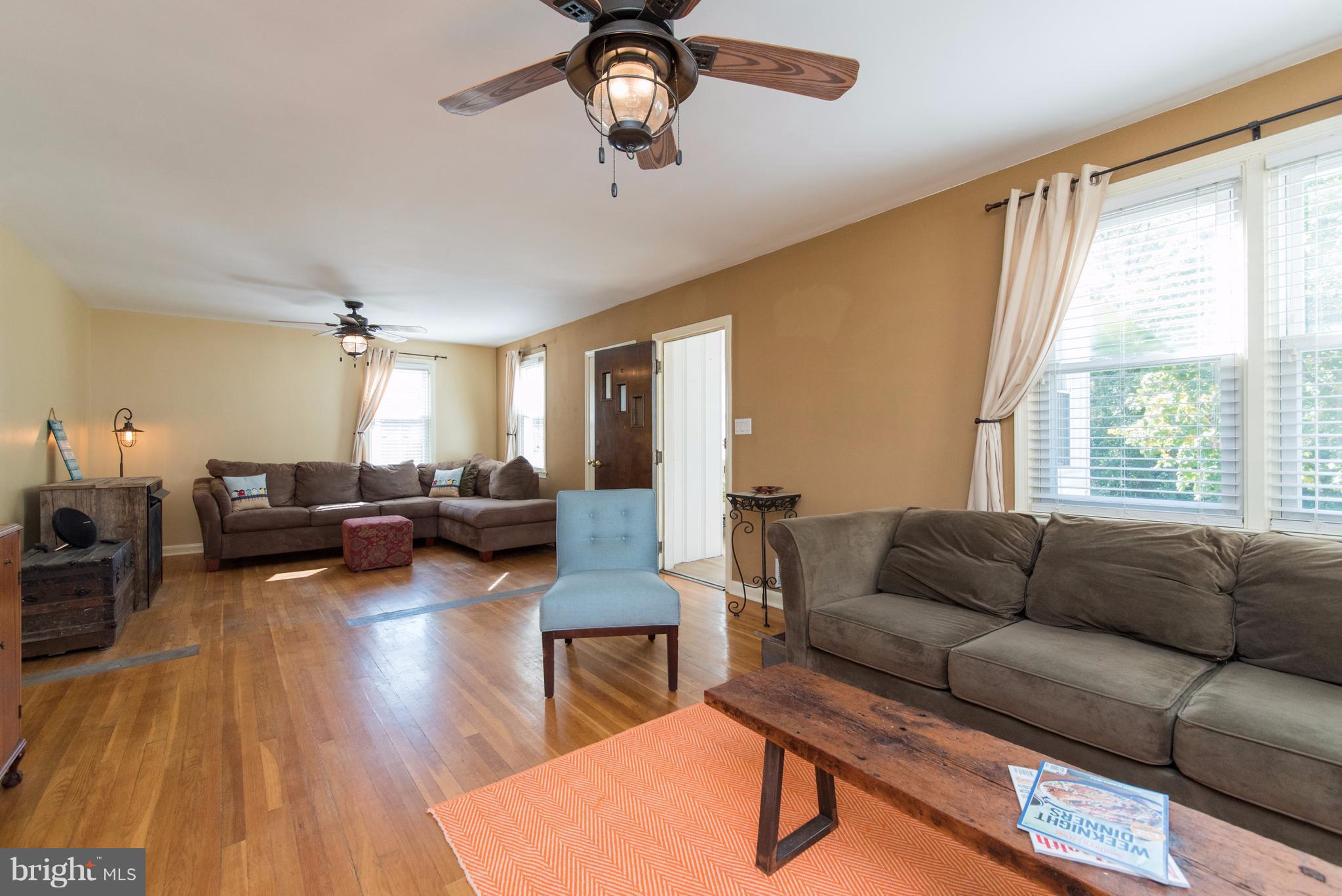 2208 Turkey Point Road Baltimore, MD 21221 - Photo 6 of 27 Living Room
