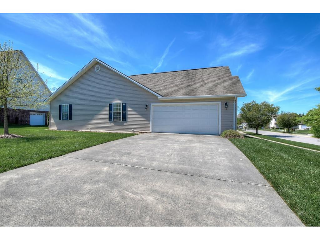 4119 Wolfe Ridge Johnson City, TN 37601 - Photo 3 of 32 Photo 3