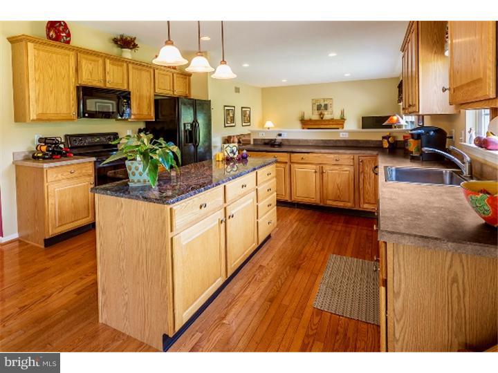 7 Ridgeview Road Delran, NJ 08075 - Photo 7 of 25 Kitchen