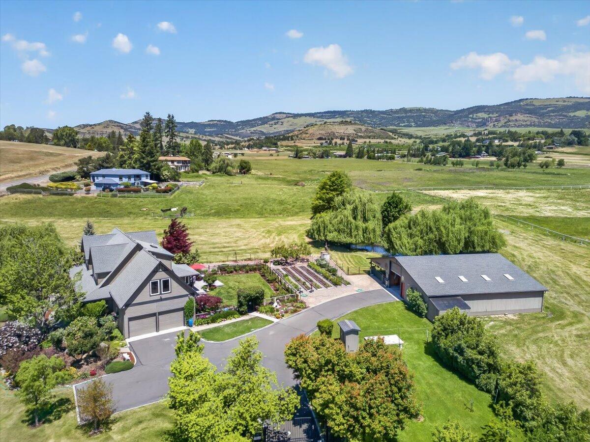 39 East Valley View Road Ashland, OR 97520 - Photo 68 of 73 10-1