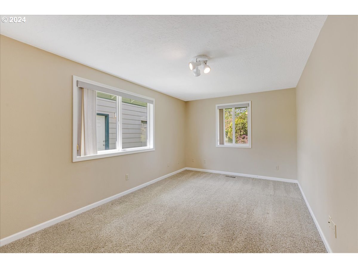 9666 South Gribble Road Canby, OR 97013 - Photo 31 of 48 a view of an empty room with a window