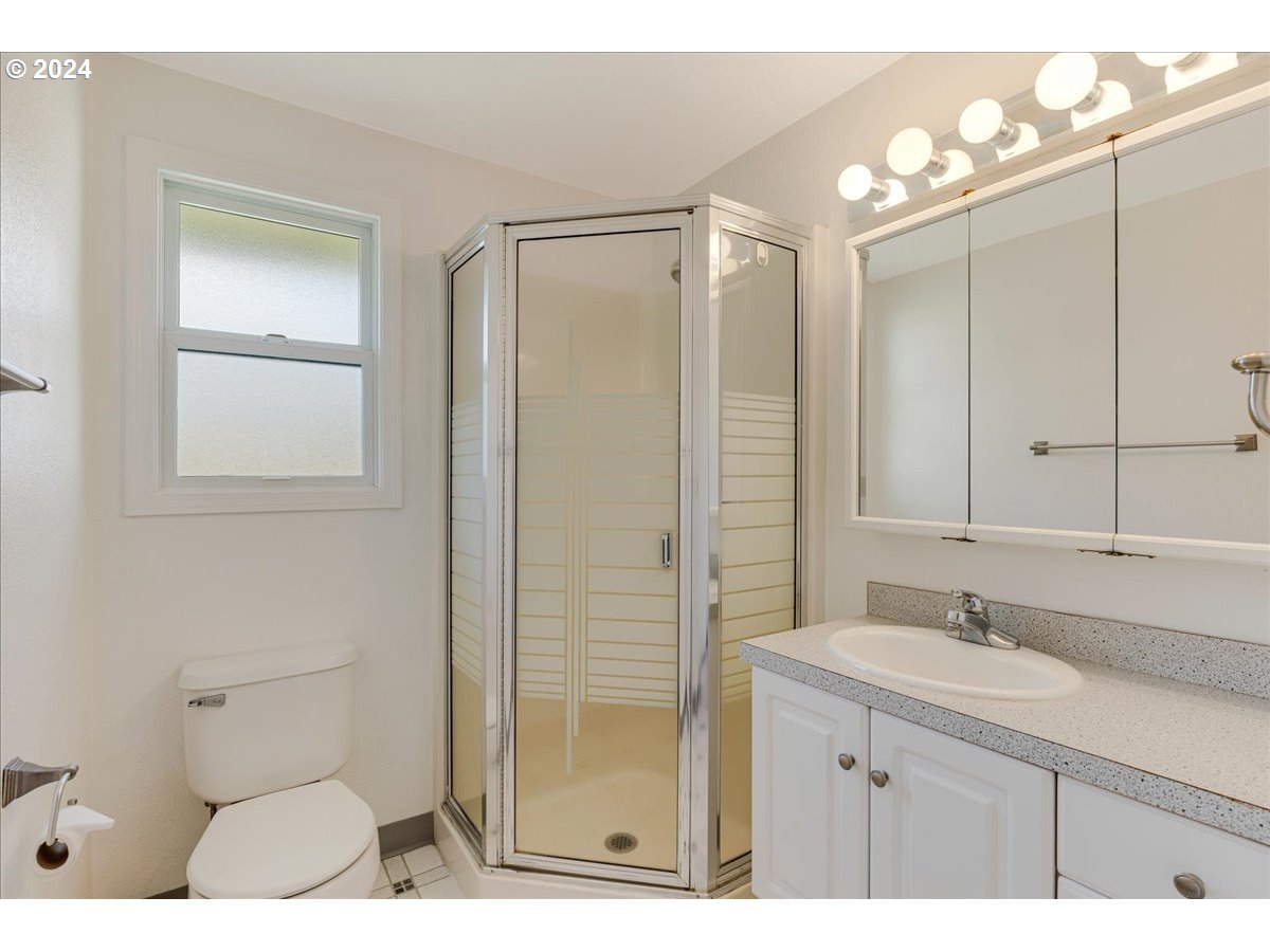 9666 South Gribble Road Canby, OR 97013 - Photo 35 of 48 a bathroom with a sink a toilet and shower
